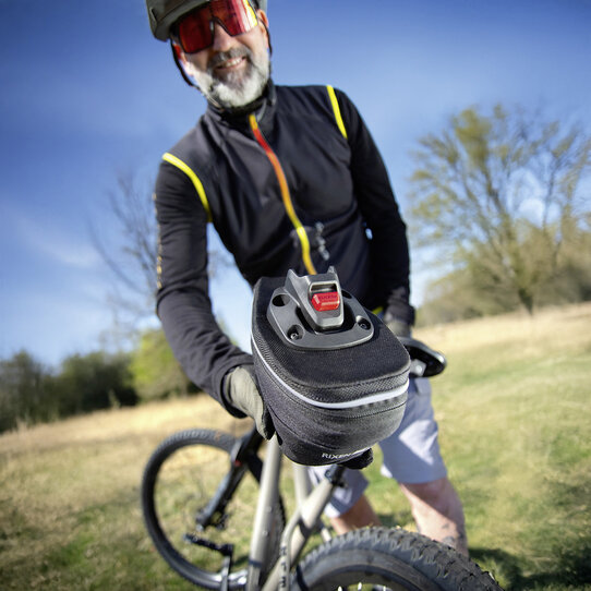 Bikepack Sport Expandable, Compact saddlebag with expandable volume including fixation for folding locks
