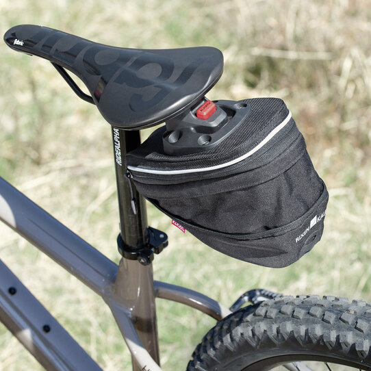 Bikepack Sport Expandable, Compact saddlebag with expandable volume including fixation for folding locks